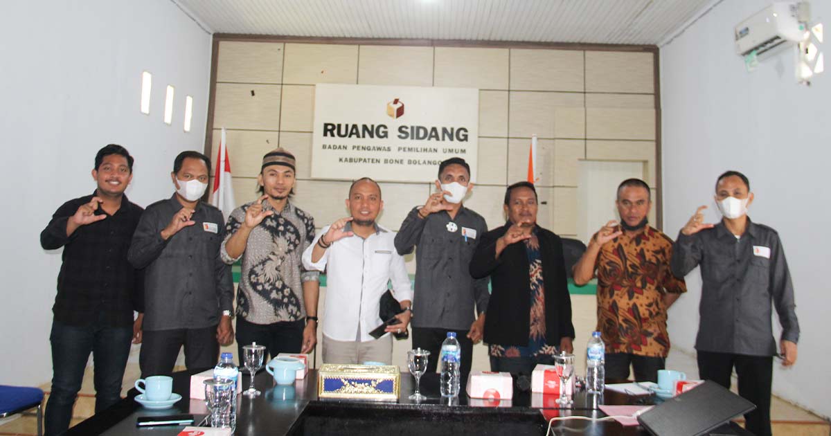 KUNJUNGAN KERJA PIMPINAN KOMISI INFORMASI PROVINSI GORONTALO  DI BAWASLU KABUPATEN BONE BOLANGO