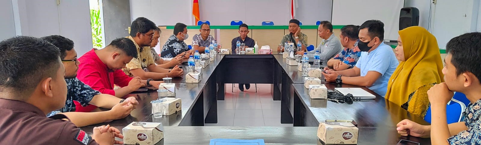 UNDANG KPU DAN DISDUKCAPIL, BAWASLU BONE BOLANGO GELAR RAPAT PERSIAPAN PEMUKTAHIRAN DATA PEMILIH