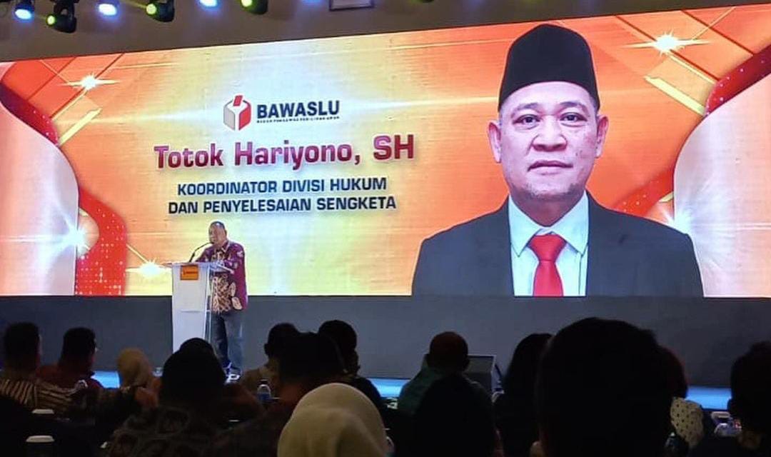 RAPAT EVALUASI PENGAWASAN, TOTOK TEGASKAN GOTONG ROYONG SEBAGAI KONSEP PENGAWASAN PARTISIPATIF