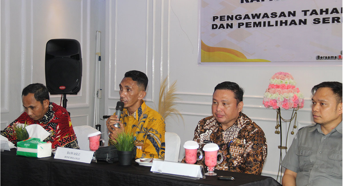 DESAIN STRATEGIS PERSIAPAN PENGAWASAN DATA PEMILIH, BAWASLU BONEBOL GELAR RAPAT FASILITASI PENGAWASAN TAHAPAN