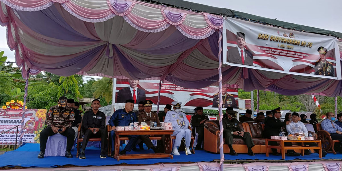 KETUA BAWASLU BONE BOLANGO HADIRI PERINGATAN HUT BHAYANGKARA KE-76 DI POLRES BONE BOLANGO
