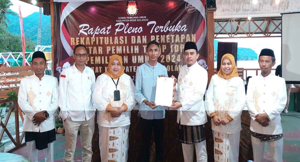 BAWASLU TERIMA PIAGAM PENGHARGAAN, PASCA RAPAT PLENO TERBUKA DPT OLEH KPU BONE BOLANGO