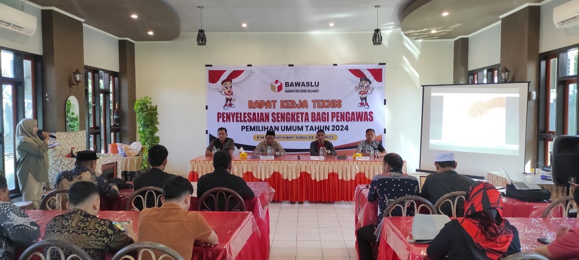 PERKUAT TUSI PENGAWAS PEMILU, BAWASLU BONEBOL GELAR RAKERNIS SENGKETA