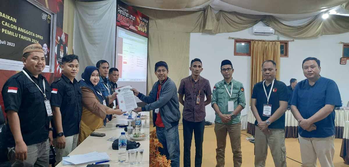 Melekat, Bawaslu Awasi hari Terakhir Pengajuan Dokumen Perbaikan Bacalon