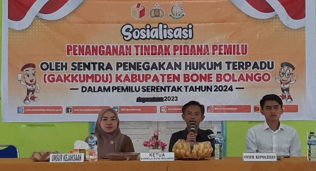Ketua Bawaslu Bone Bolango membuka kegiatan Sentra Gakkumdu di Kec Bone Pantai