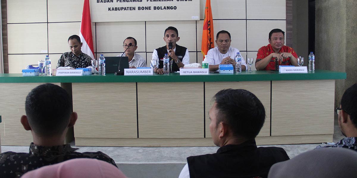 SERIUSI SENGKETA PROSES PEMILU. BAWASLU BONEBOL GELAR RAPAT FASLITITASI DAN PEMBINAAN PADA JAJARAN SEKRETARIAT