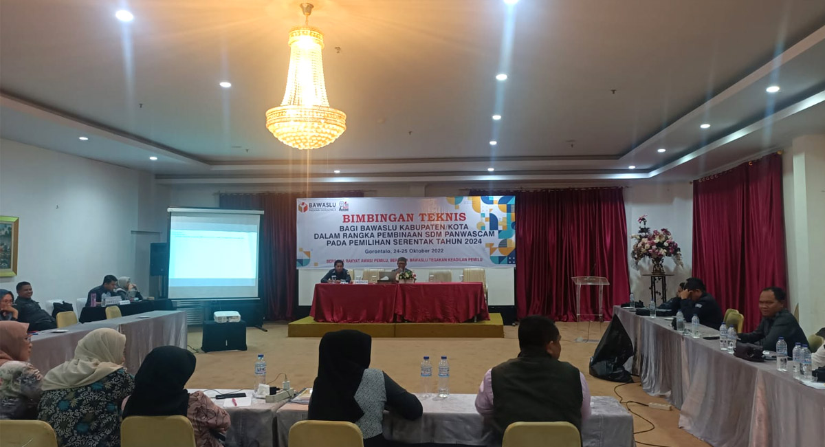 BAWASLU BONEBOL IKUTI BIMTEK PEMBINAAN SDM