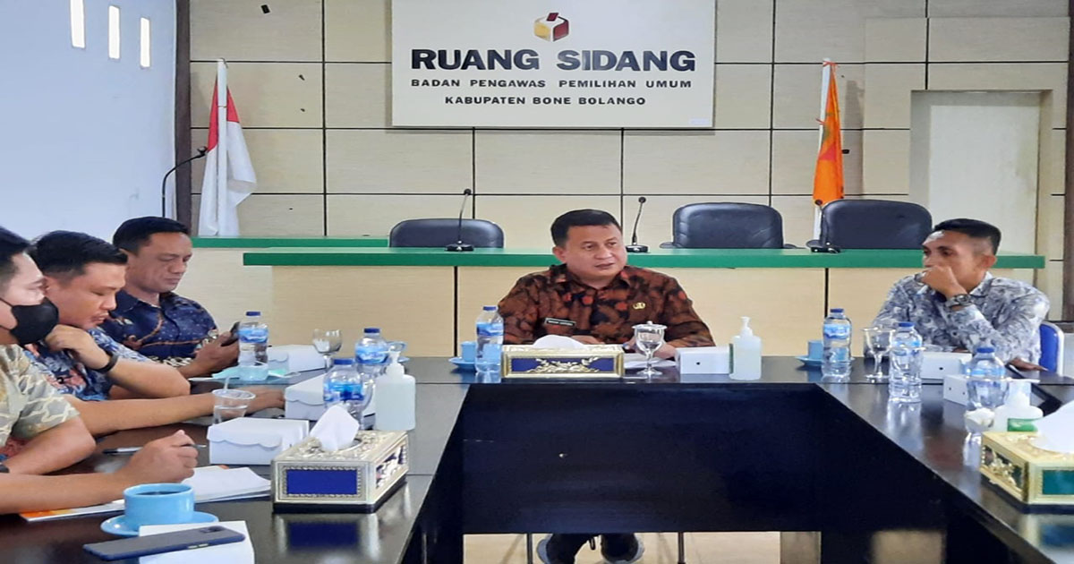NIKSON ENTENGO LAKUKAN SUPERVISI SIGAPLAPOR KE BAWASLU KABUPATEN BONE BOLANGO