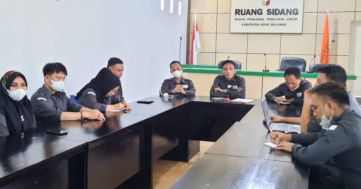 BAWASLU BONE BOLANGO GELAR RAPAT RUTIN EVALUASI KINERJA