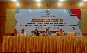 FAHRI HADIRI PEMBUKAAN BIMTEK PANITIA PEMILIHAN KECAMATAN (PPK) DI HOTEL DAMHIL KOTA GORONTALO
