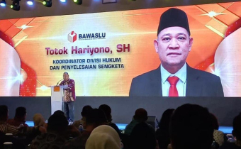 RAPAT EVALUASI PENGAWASAN, TOTOK TEGASKAN GOTONG ROYONG SEBAGAI KONSEP PENGAWASAN PARTISIPATIF