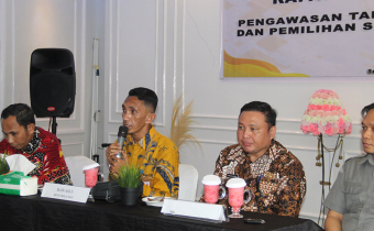 DESAIN STRATEGIS PERSIAPAN PENGAWASAN DATA PEMILIH, BAWASLU BONEBOL GELAR RAPAT FASILITASI PENGAWASAN TAHAPAN