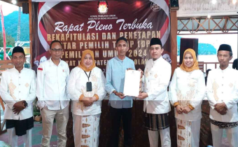 BAWASLU TERIMA PIAGAM PENGHARGAAN, PASCA RAPAT PLENO TERBUKA DPT OLEH KPU BONE BOLANGO