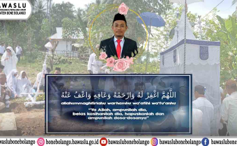 Bawaslu Bone Bolango Hadiri Pemakaman Mantan Ketua Panwaslu Suwawa Timur