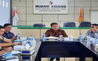 NIKSON ENTENGO LAKUKAN SUPERVISI SIGAPLAPOR KE BAWASLU KABUPATEN BONE BOLANGO