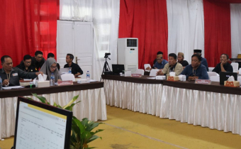 BAWASLU BONE BOLANGO SAKSIKAN PEMBACAAN DAN PENETAPAN PERINGKAT PEROLEHAN CALON OLEH KPU